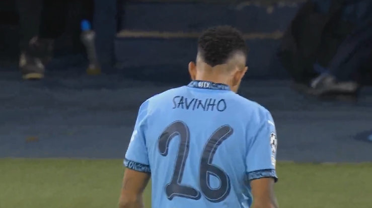 調(diào)整！曼城半場0-1落后，下半場薩維尼奧換下京多安