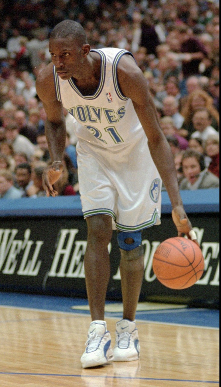 KG：你以為我喜歡狼隊(duì)老板那個(gè)XX？我們來NBA就是工作&拿錢回家